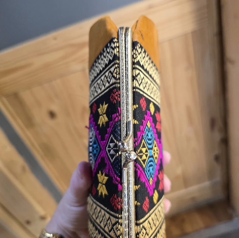 Vintage Embroidered Clutch - Picture 4 of 6